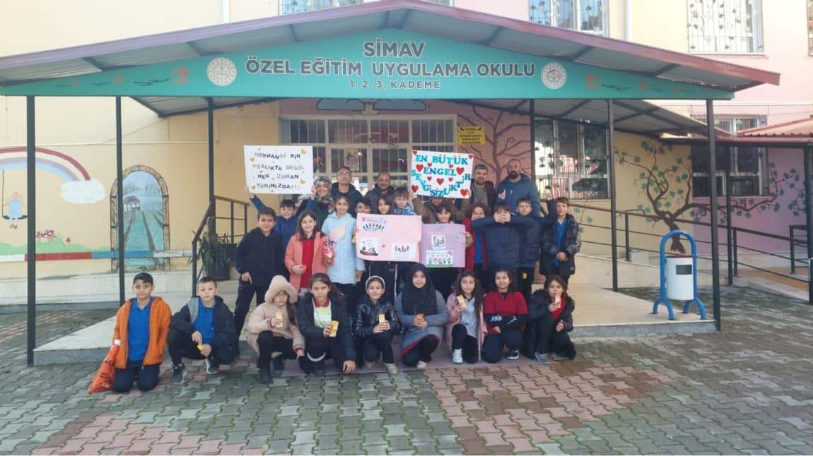 Simav İbrahim Eren İmam Hatip Ortaokulu 5.sınıf Öğrencileri ve Öğretmenleri Okulumuzu 03 Aralık Dünya Engelliler Günü Kapsamında Ziyaret Ettiler. 