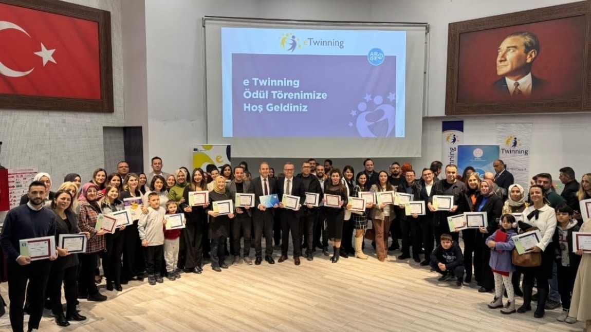 Özel Eğitim Uygulama Okulu'ndan Büyük Başarı: Öğretmenlerimiz eTwinning Ödül Töreninde